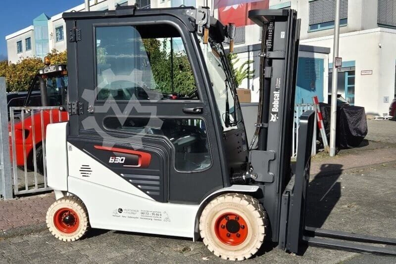 bobcat-b30ns-xe-nang-dien-3-tan-4