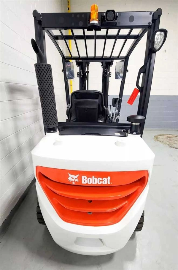 bobcat-d33s-9-xe-nang-dau-3-5-tan-6