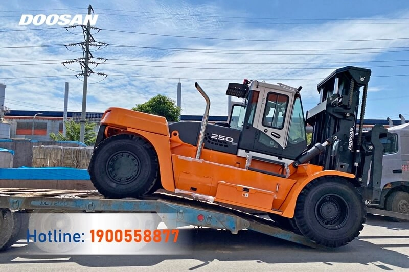 202409-ban-giao-xe-nang-25-tan-doosan-tst-thanh-cong-6