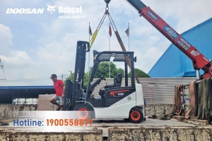 202504-ban-giao-xe-nang-bobcat-dau-tien-tst-corp-2