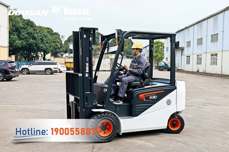 202504-bao-duong-dinh-ky-xe-nang-bobcat-tst-corporation-2