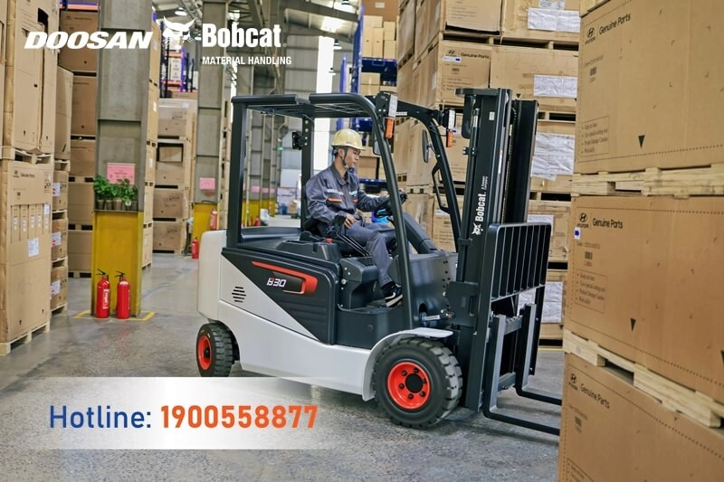 202504-bao-duong-dinh-ky-xe-nang-bobcat-tst-corporation-3