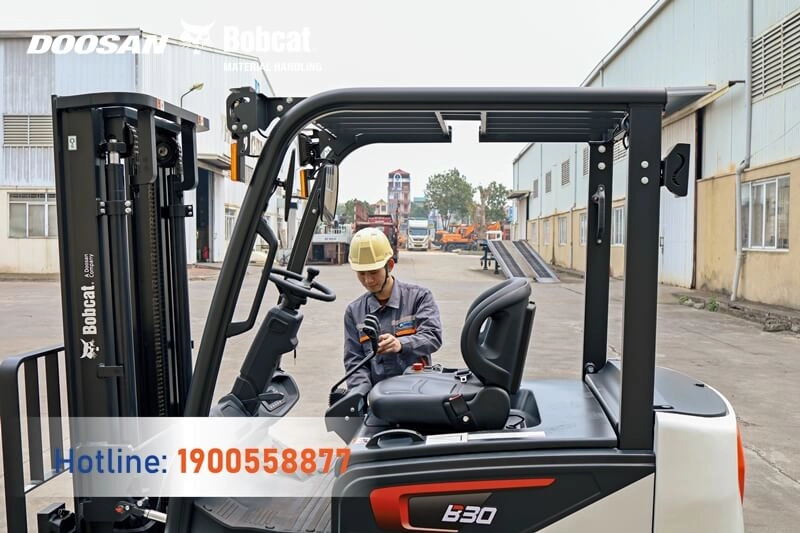 202504-bao-duong-dinh-ky-xe-nang-bobcat-tst-corporation-4