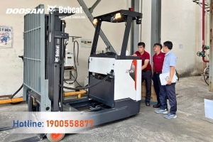 202505-ban-giao-xe-nang-dien-dung-lai-br25s9-bobcat-pin-lithium-dong-nai-2